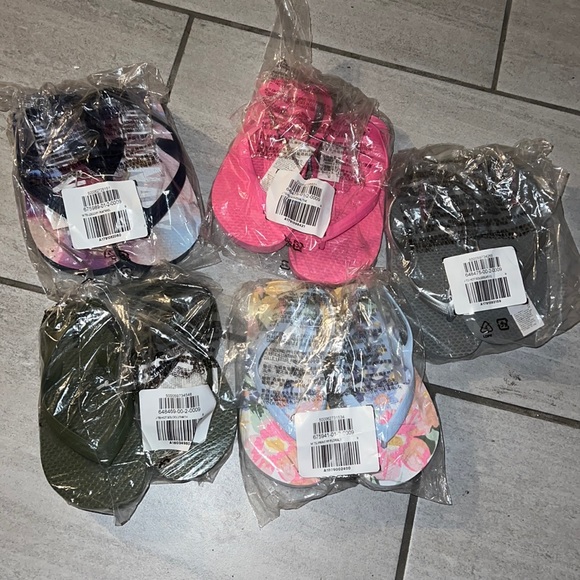 Old navy toddler slippers - Picture 1 of 4